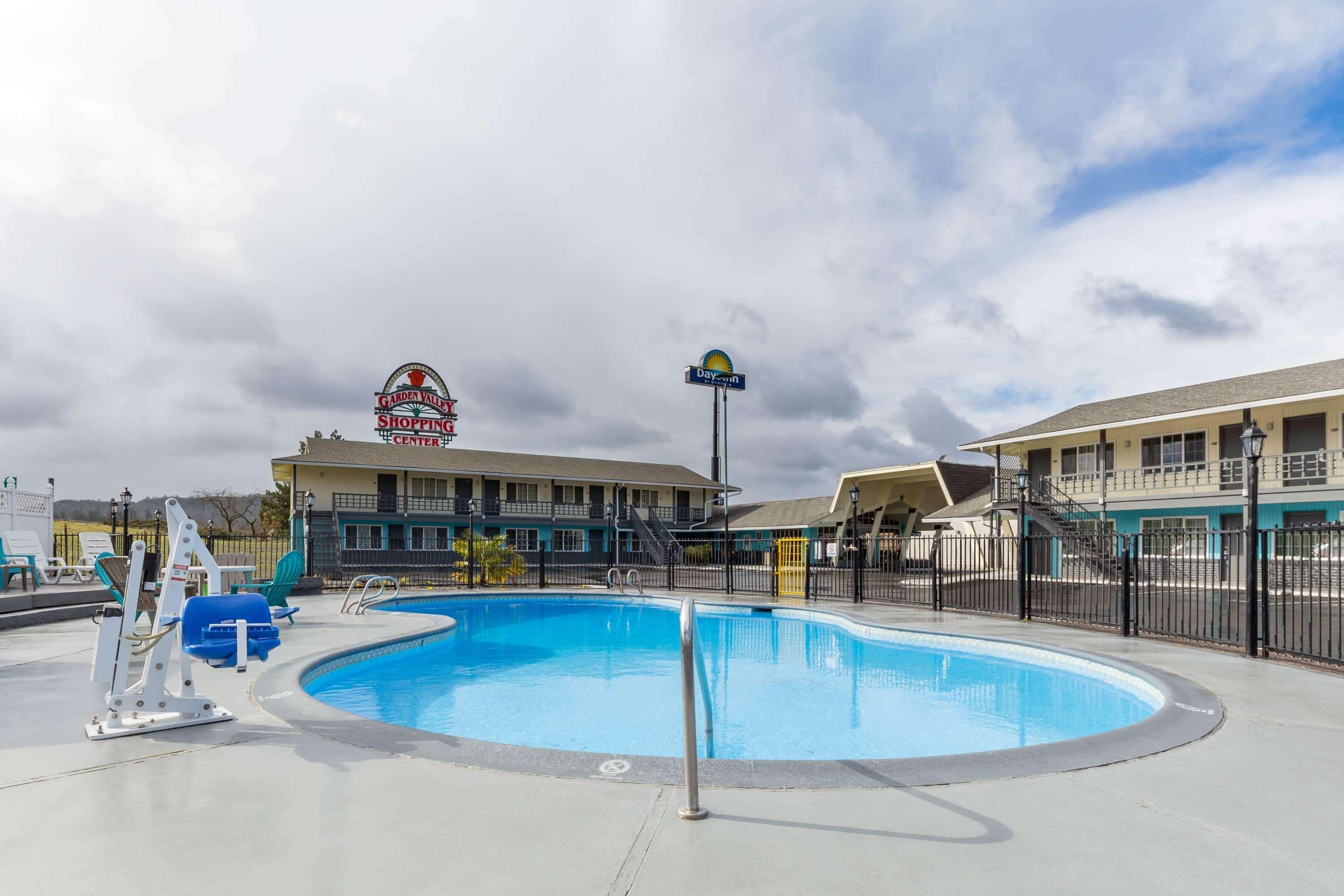 Rosewood Inn & Suites Roseburg Exterior photo